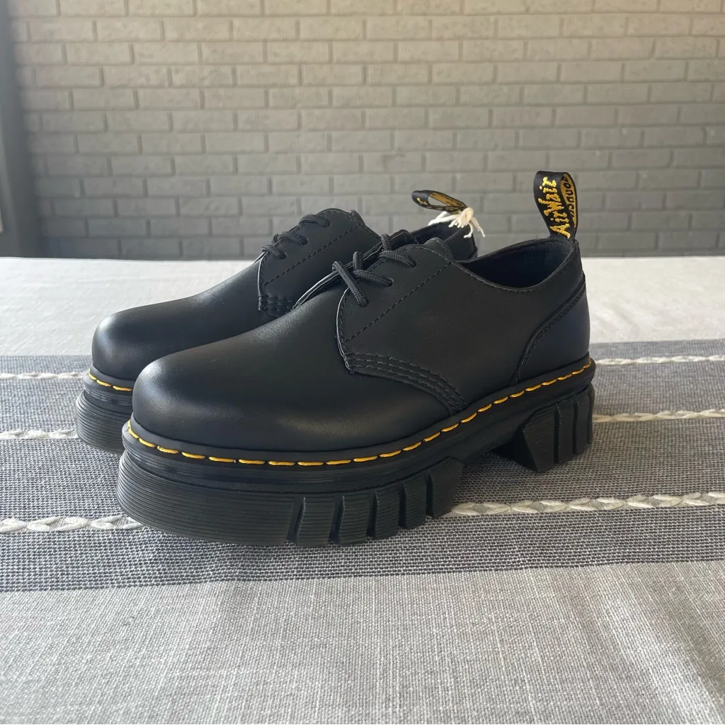 NWT Dr. Martens Audrick Platform Oxfords Black Leather Size 8 - Image 4
