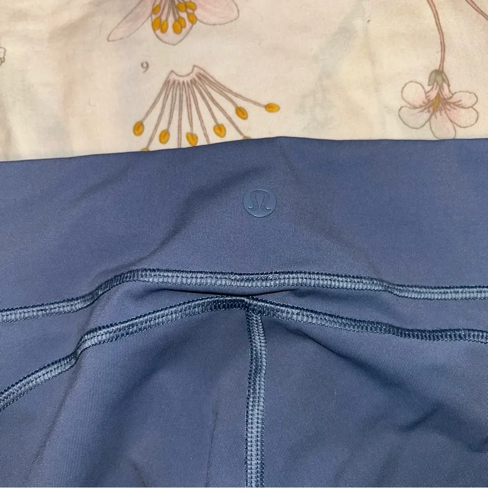 LULULEMON Cool To Street Crop in Blue Denim / Banana Leaf Blush Quartz - Image 9