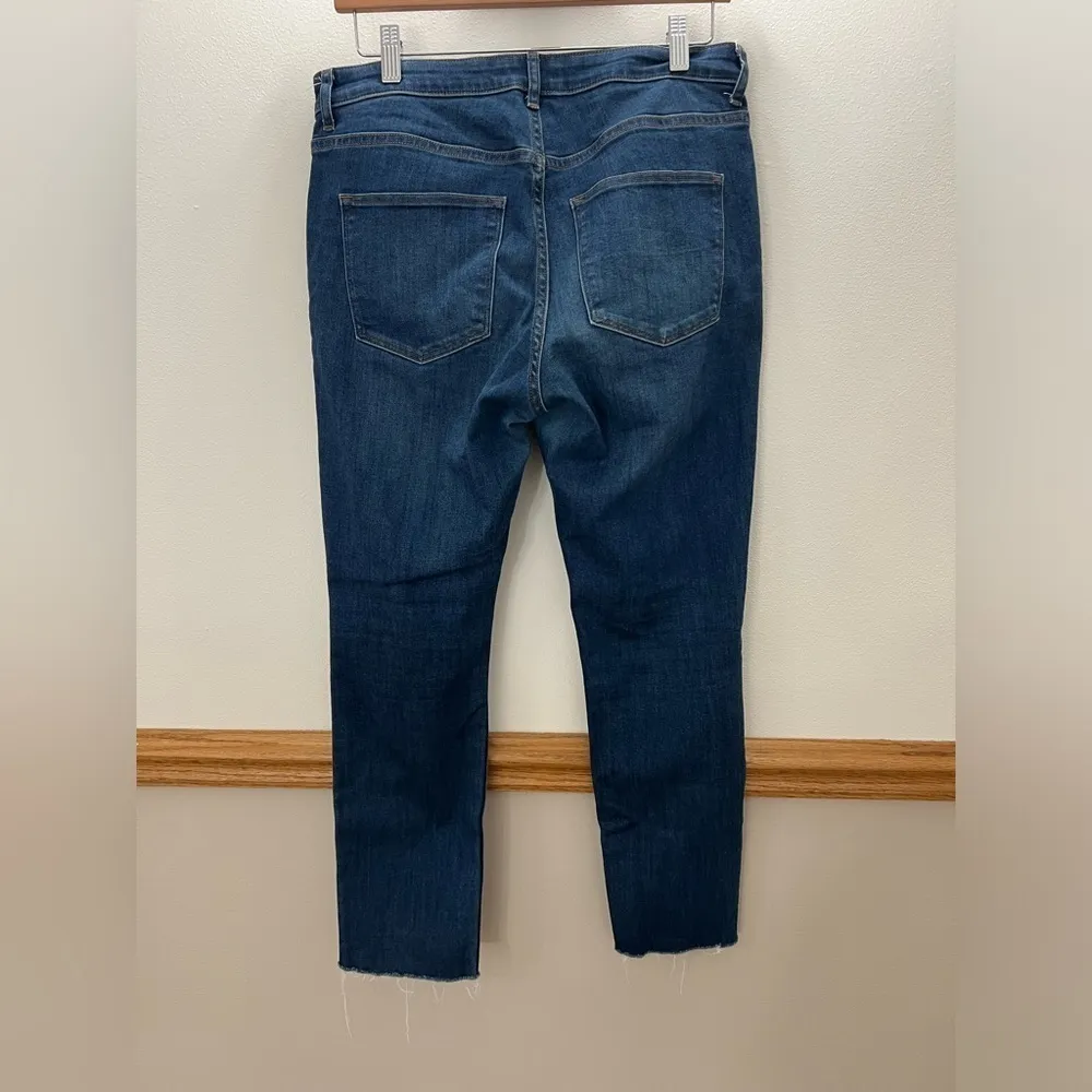 H&M Ankle Crop Distressed Jeans Size 10 - Image 4