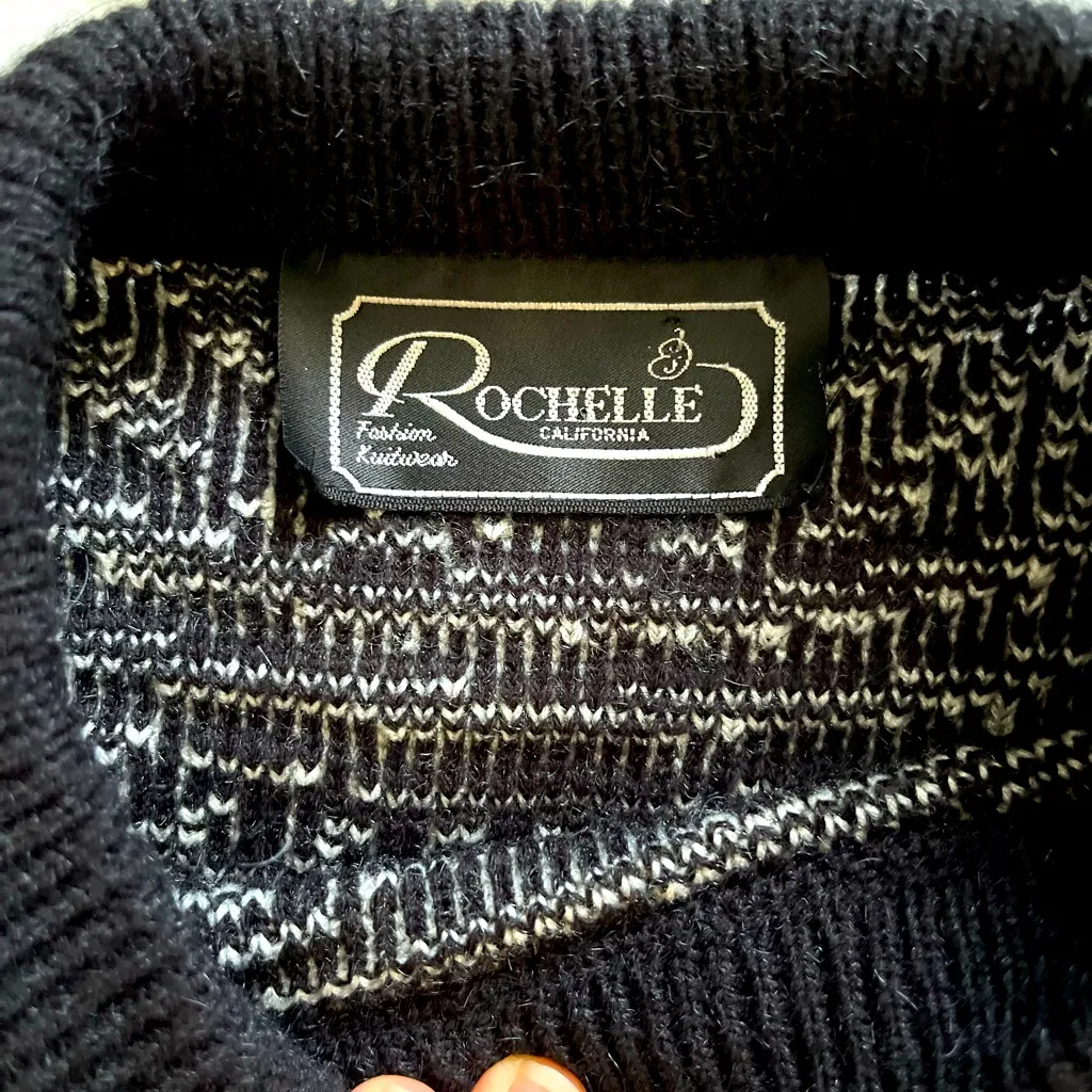 Vintage Rochelle California Women’s Sweater Black - Image 2