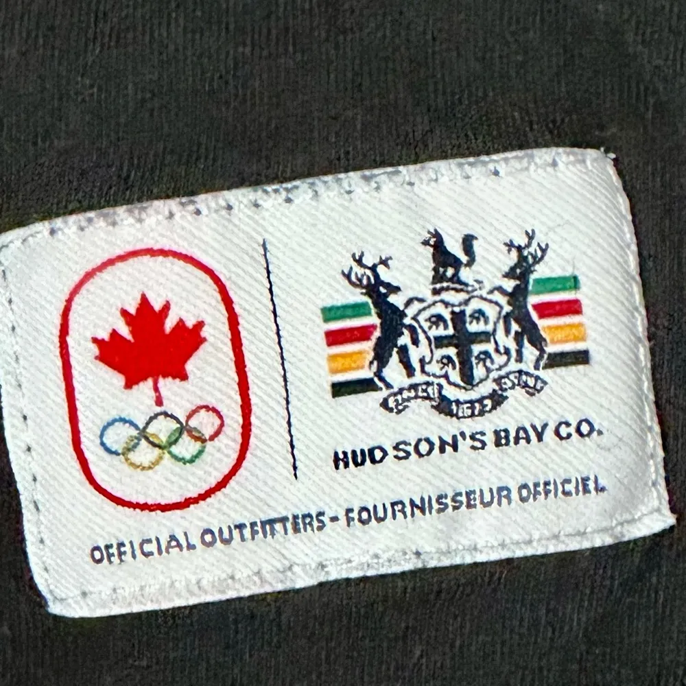 Hudson Bay Canada Olympic Rings Black T Shirt Womens Sz XL Maple Leaf Graphic - Image 3