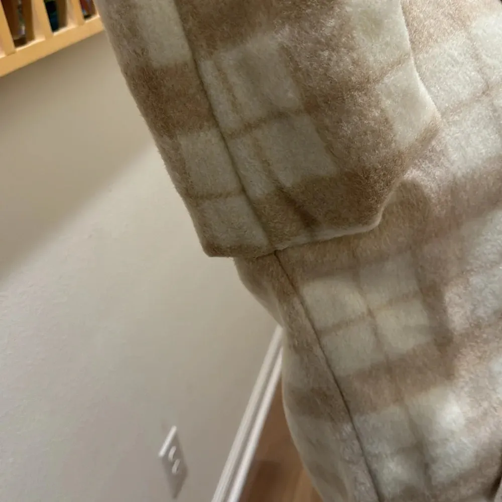 Pink Lily Crème Plaid Shacket Coat - Image 9