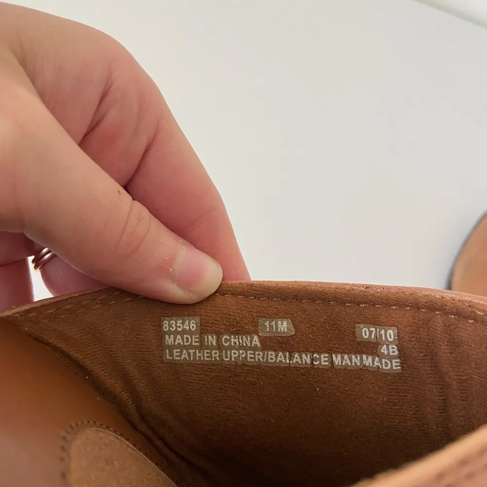 Clarks women’s tan leather mules‎ — size 11 - Image 7