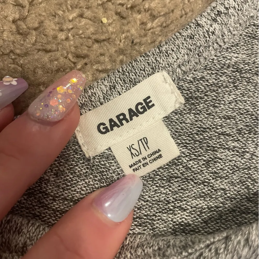 Garage  V-Neck 3/4 Long Sleeve Top - Image 7