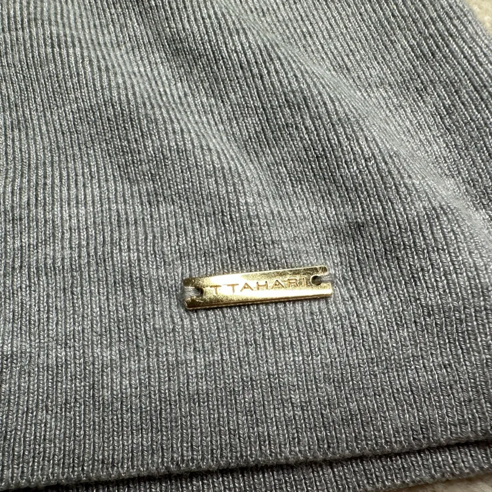 Tahari Gray Short Sleeve Knit Tee With Mock Neck - Image 7