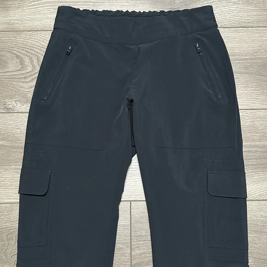Athleta Chelsea Cargo Mid Rise Black‎ Ankle Pants Size 4 - Image 3
