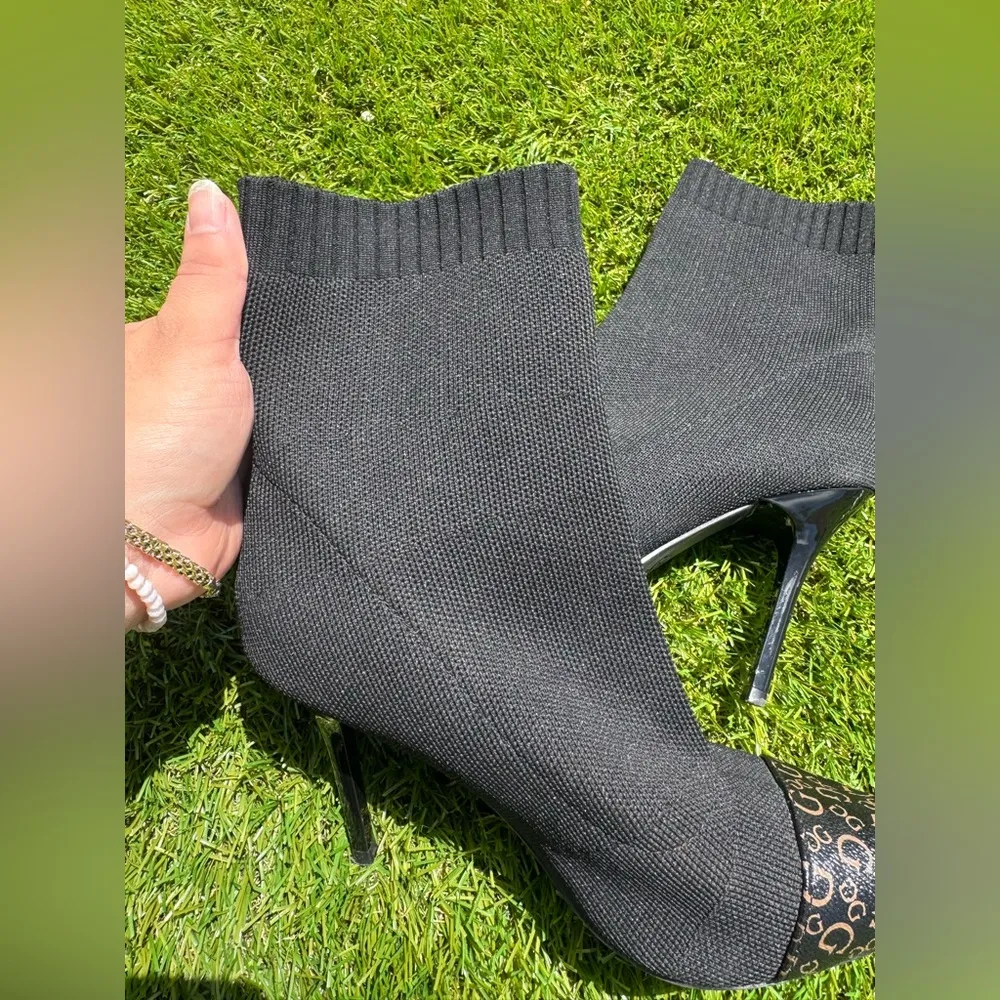 GUESS Elegant Black Ankle Boots with Patterned Toe - Image 8