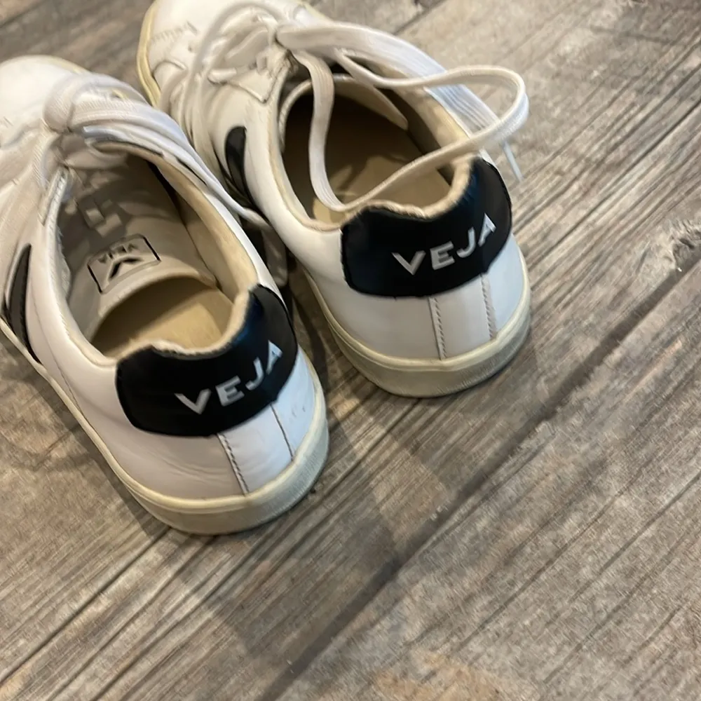 VEJA  women’s White and Black Sneakers - Image 3