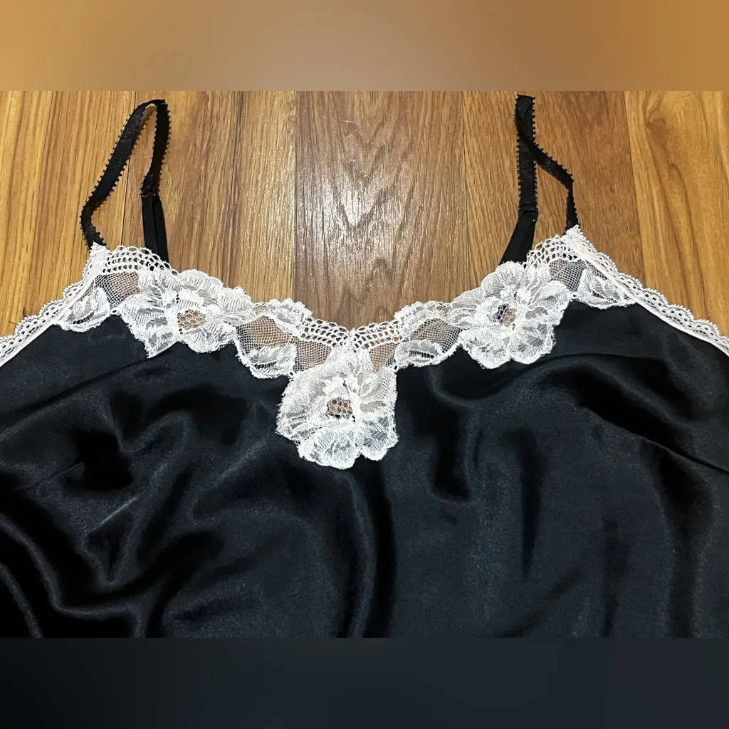 Cheeky Victoria's Secret pj set Cami and Shorts Satiny black fabric Size M - Image 10