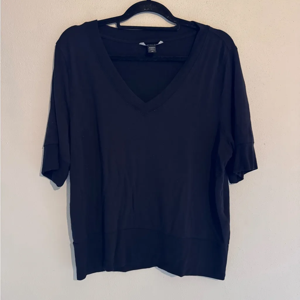 Athleta Size XL Step ForwardBlack V-Neck Sweatshirt Tee - Image 2