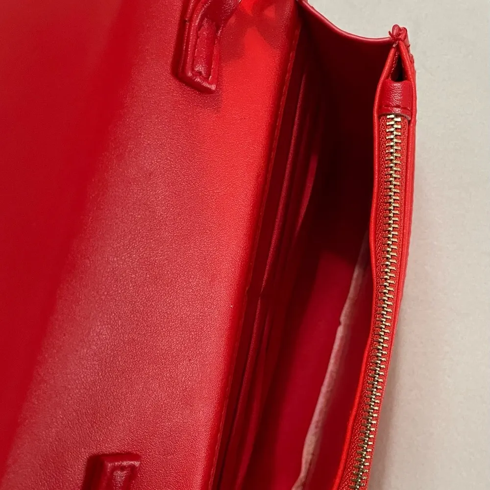 Bebe NEW  Sophia Crossbody Bag Purse Candy Apple - Image 10