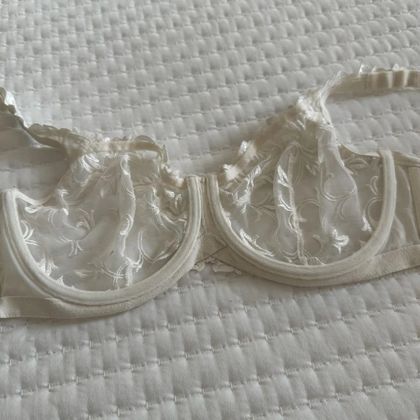 Soma Ivory Embroidery Lace & Mesh Semi Sheer Unlined Bra 36D Underwire Size undefined - Image 4