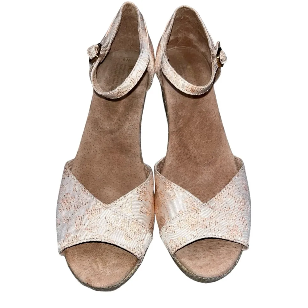 NEW TOMS Ivory Rise Gold Floral Jacquard Espadrille Wedge Sandals Women’s 9 - Image 2