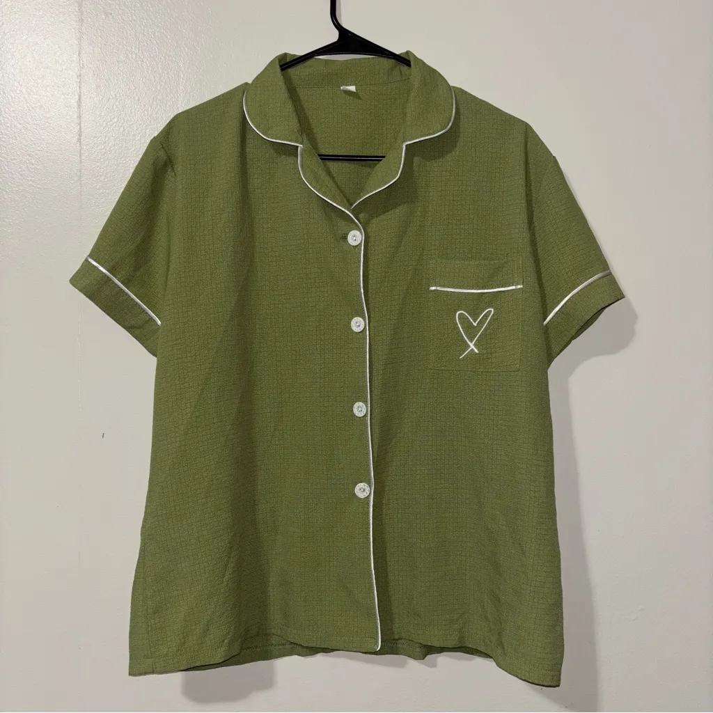 SHEIN Olive Pajama Set with Heart Detail - Image 4