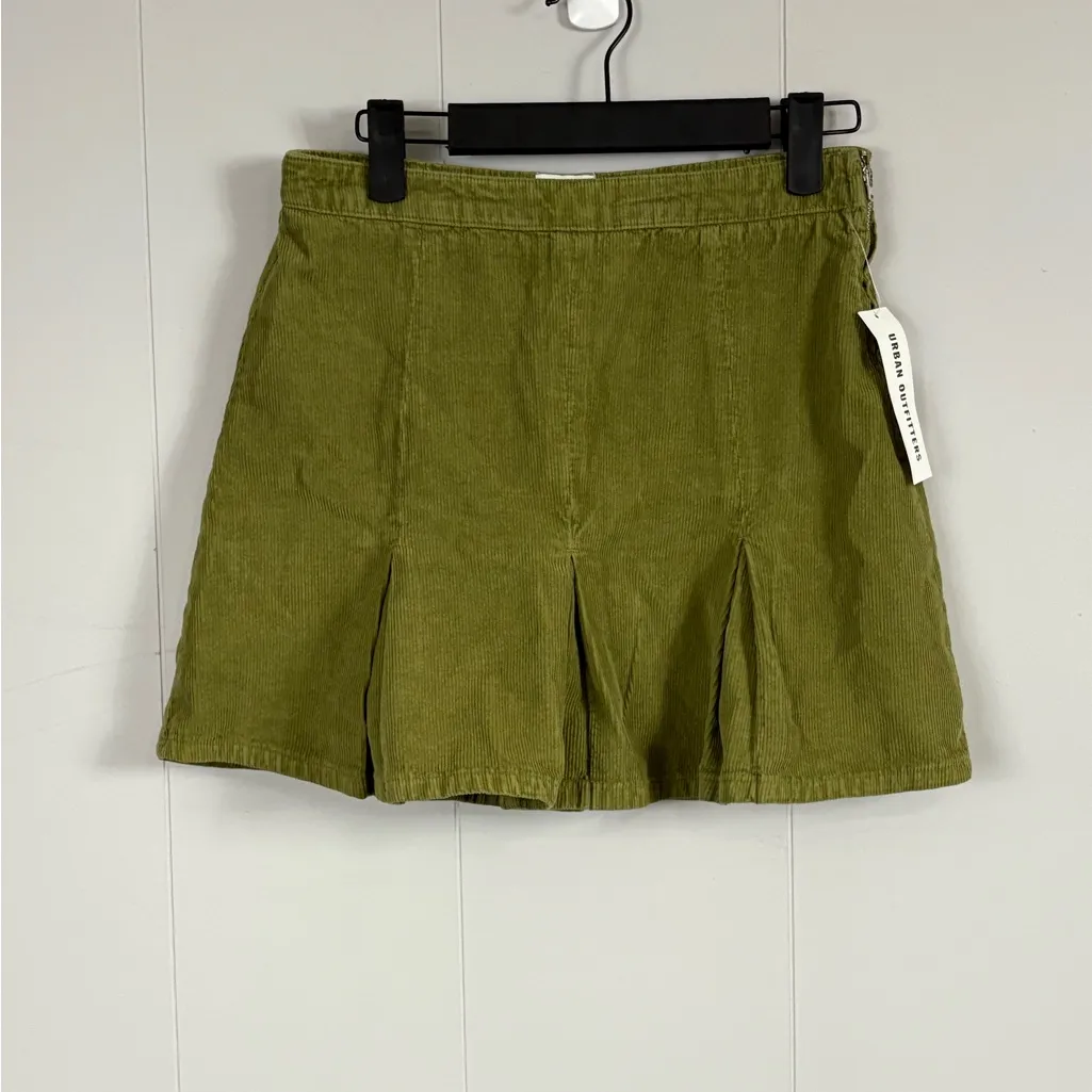 BDG Urban Outfitters Green Pleated Corduroy High Waisted Mini Skirt Size Medium - Image 4