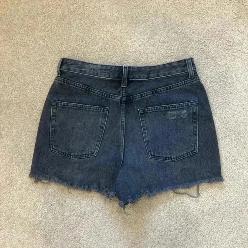 High rise black ripped topshop mom shorts in size 6 - Image 4