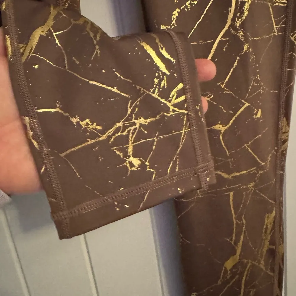 NEW Mono B Women’s Cocoa Kisses Leggings Sz L Yoga Gym Workout NWT w Gold Accent Brown Size L - Image 5