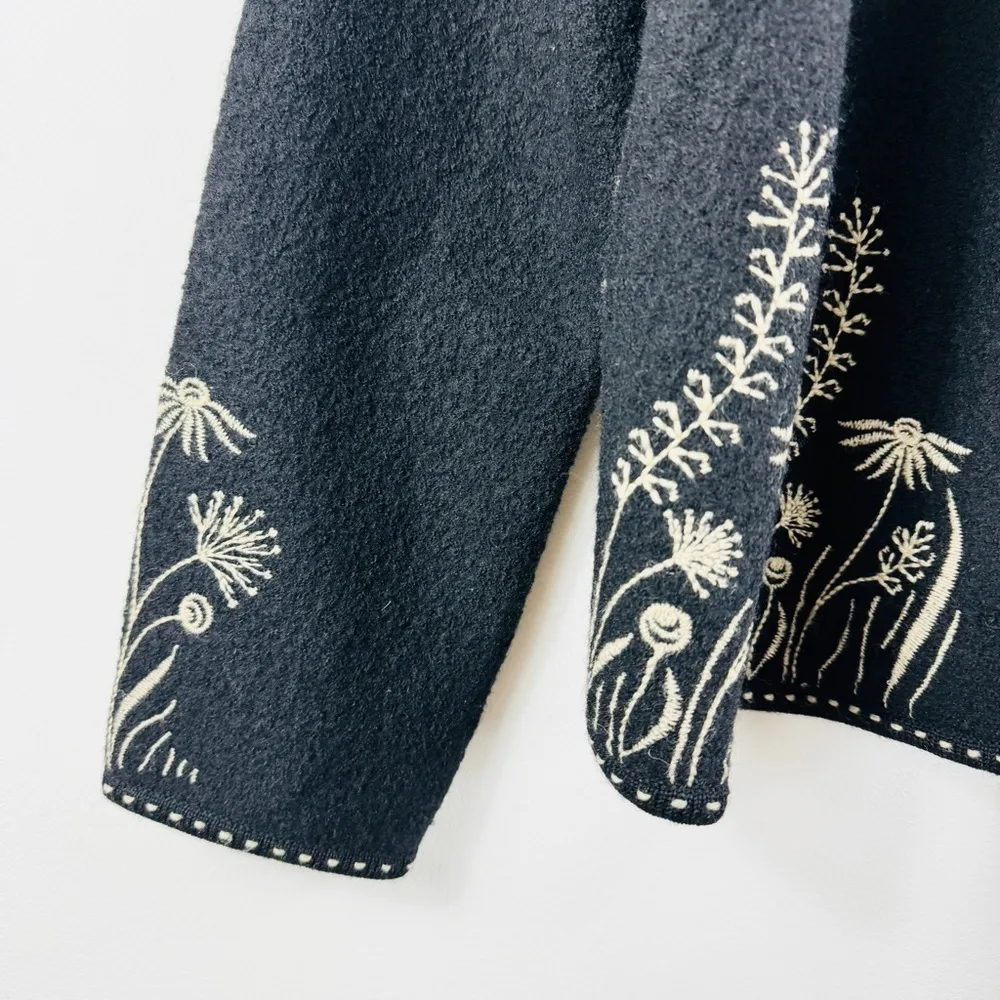Icelandic 100% wool beautiful cardigan sweater with embroidery designs Black Size L - Image 9
