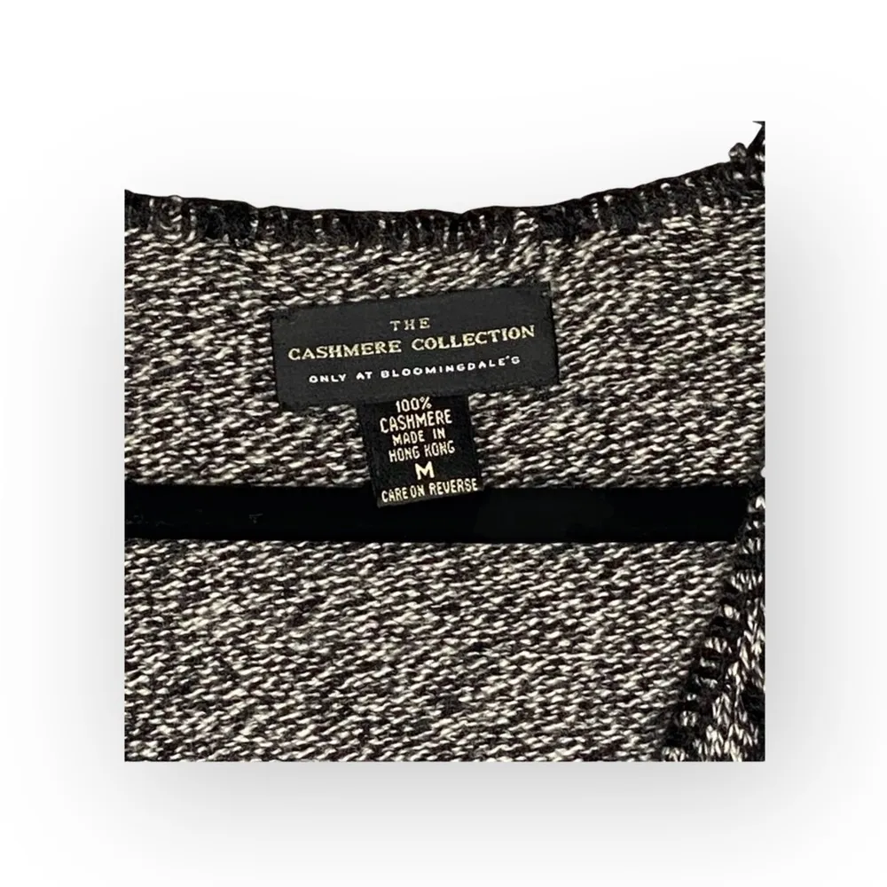 Vintage 90’s: Bloomingdale’s Y2K ᯾ Cozy Cashmere V Neck Knit Whipstitch Sweater - Image 6