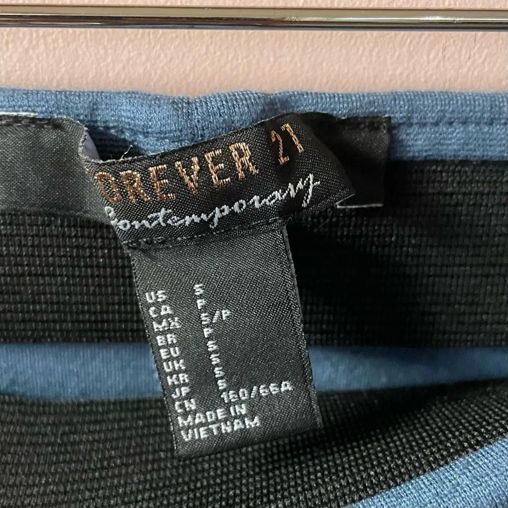 Forever 21 Dusty Blue Pencil Skirt Size Small EUC - Image 6