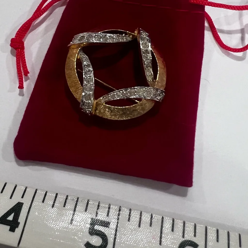 Elegant Gold & Silver Diamond Brooch - Image 11