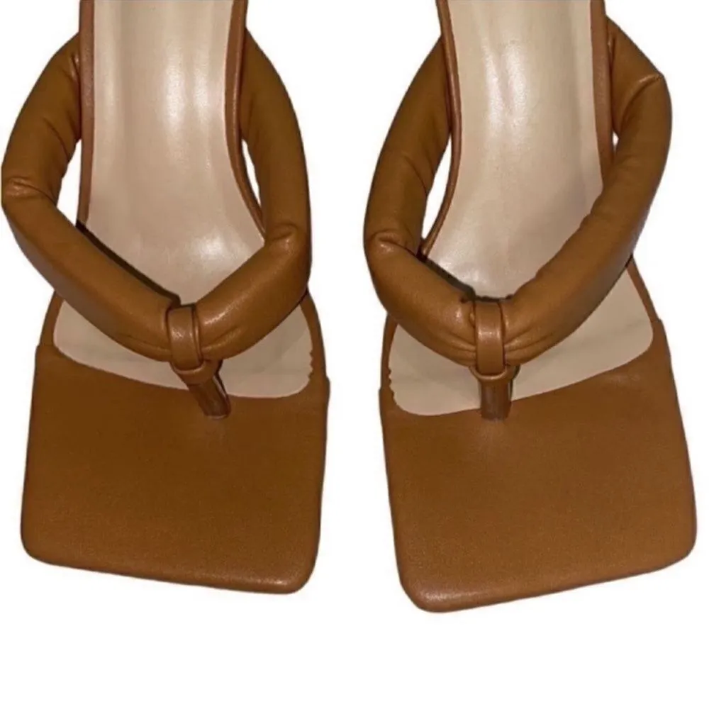 PrettyLittleThing Padded Brown Square Mouth Thong
Sandals(Size 5) - Image 6