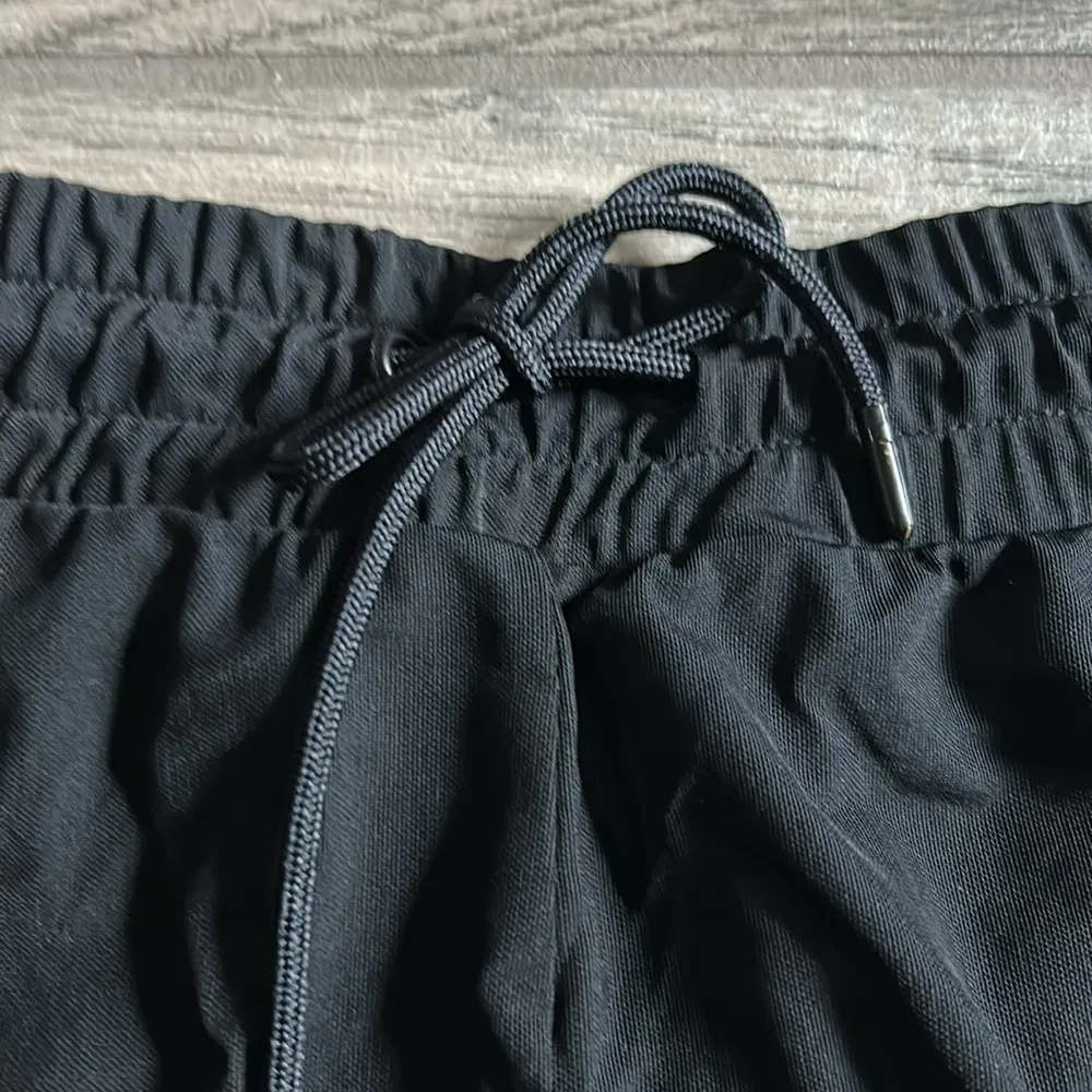 Alo Yoga  mesh overlay shorts - Image 4