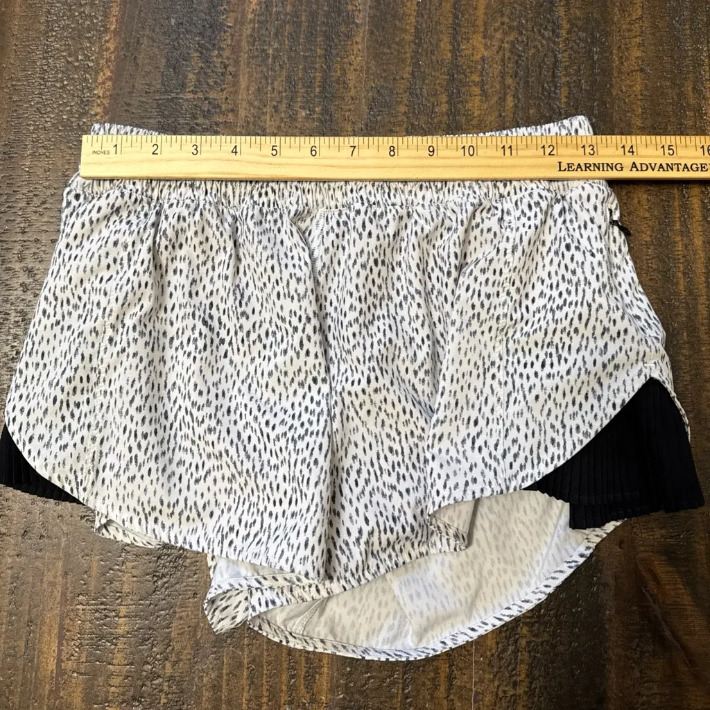 Lululemon Pleat To Street Shorts - Image 7