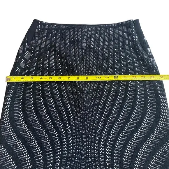 Diane von Furstenberg black‎ and white abstract print mae pencil skirt size 2 - Image 11