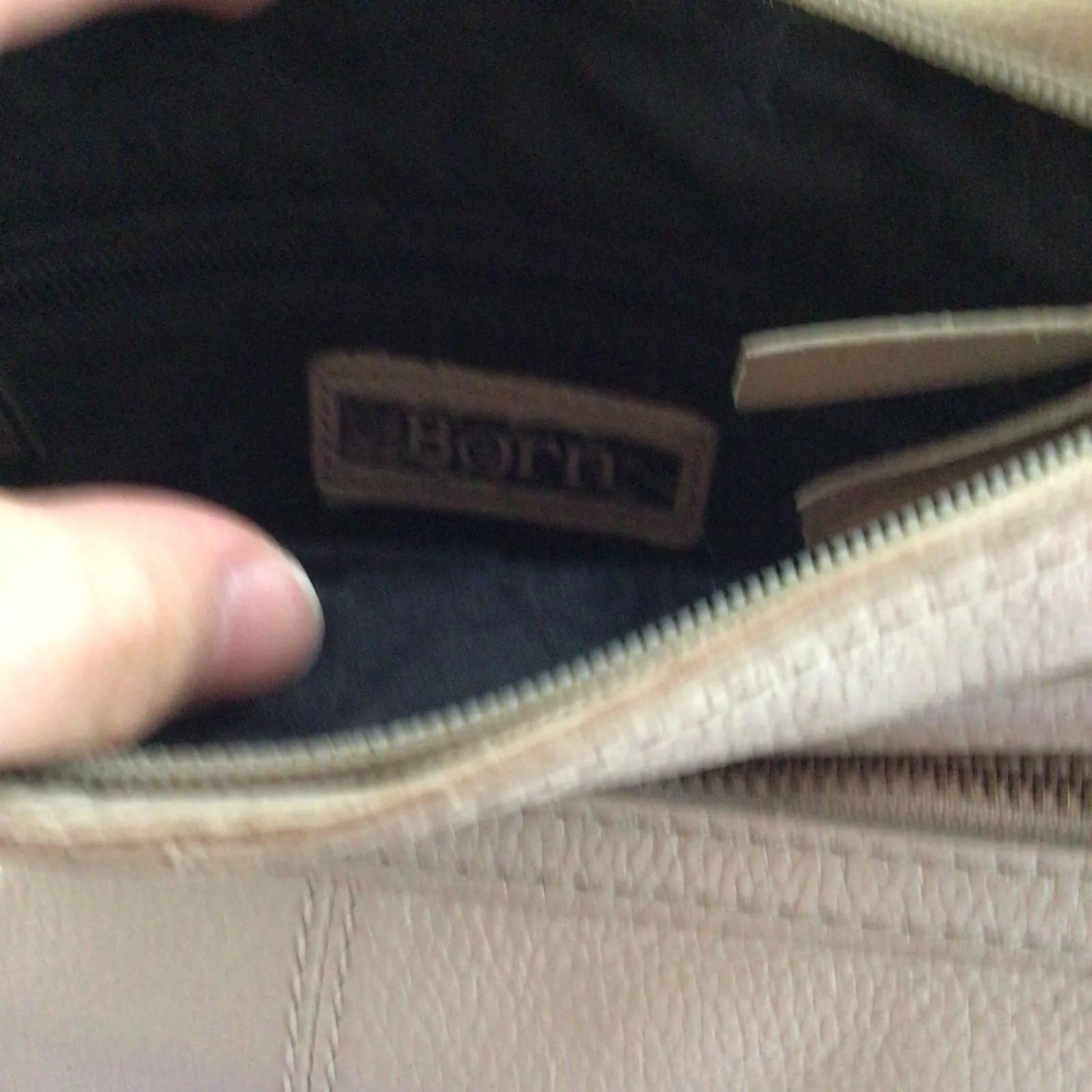 Born tan leather crossbody bag - Image 6