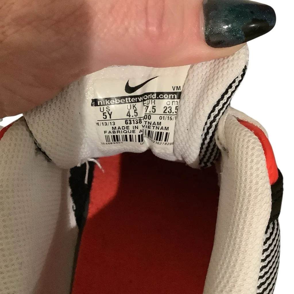 Nike Air Max 90 Black & White Shoes with Red Highlights Excellent Condition - Image 10