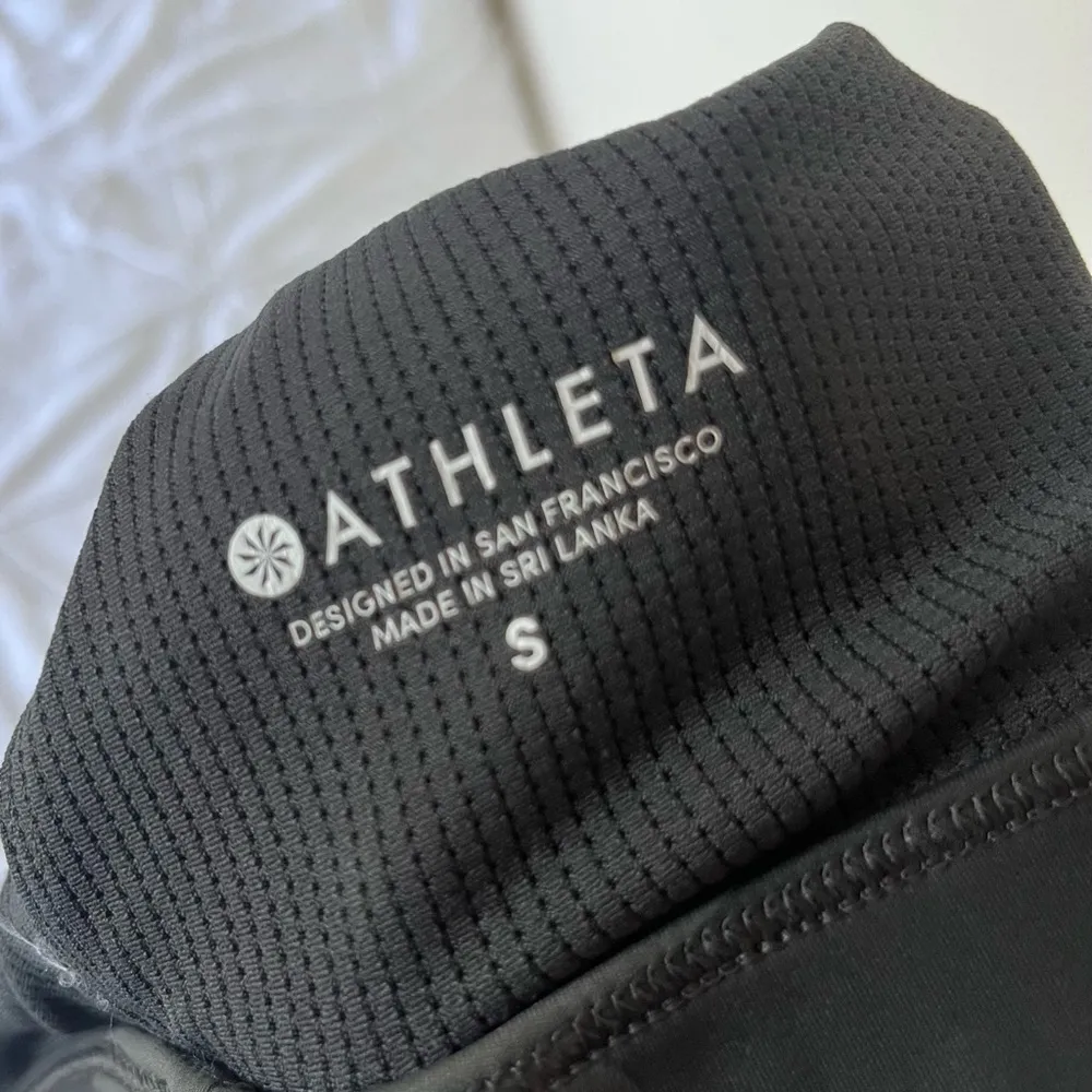 Athleta Unpadded Green/Black Camo Print Contender Sports Bra SIZE SMALL - Image 8