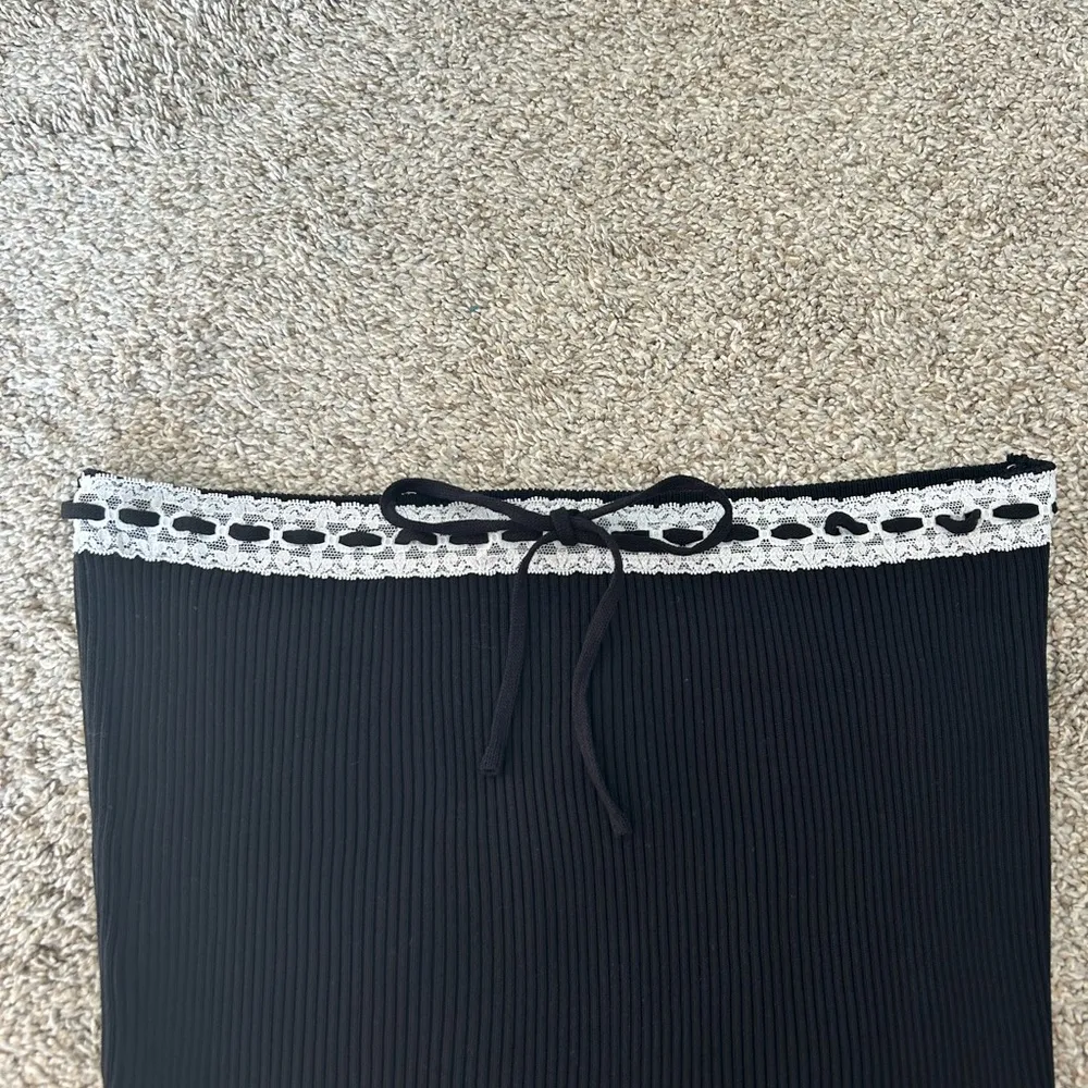 Pretty Garbage NWOT Ribbed Knit Tube Top With Lace Bow Detail Black Size L - Image 2