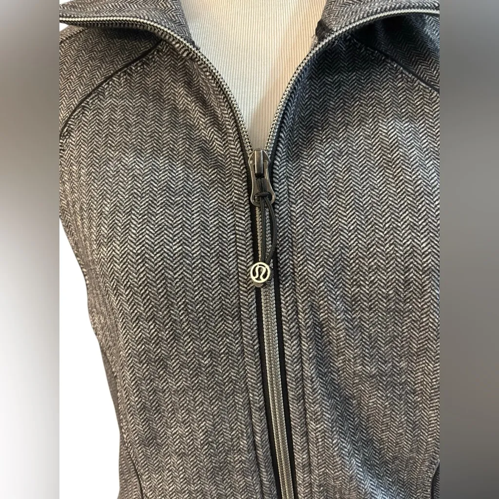 Lululemon  Nice Asana Jacket Size 8 Gray Herringbone Black Sleeves Full Zip - Image 8