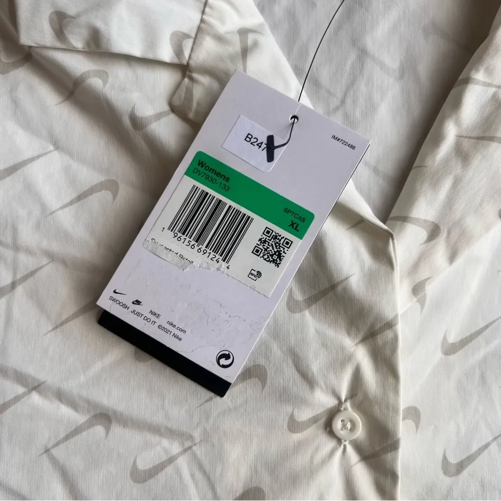 Nike Women's Sportswear Everyday Modern Oversize Button Shirt Size XL SKU#B2476 - Image 5