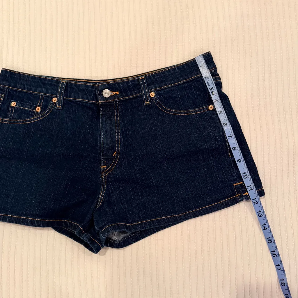 Levi's Superlow Stretch Women's Dark Wash Denim Shorts Size 15 JR 2" Inseam - Image 10