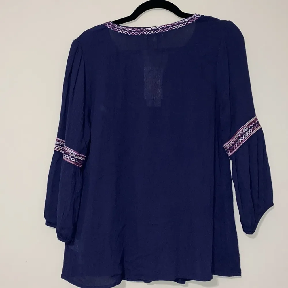 Skies Are Blue medium embroidered v-neck top - Image 5