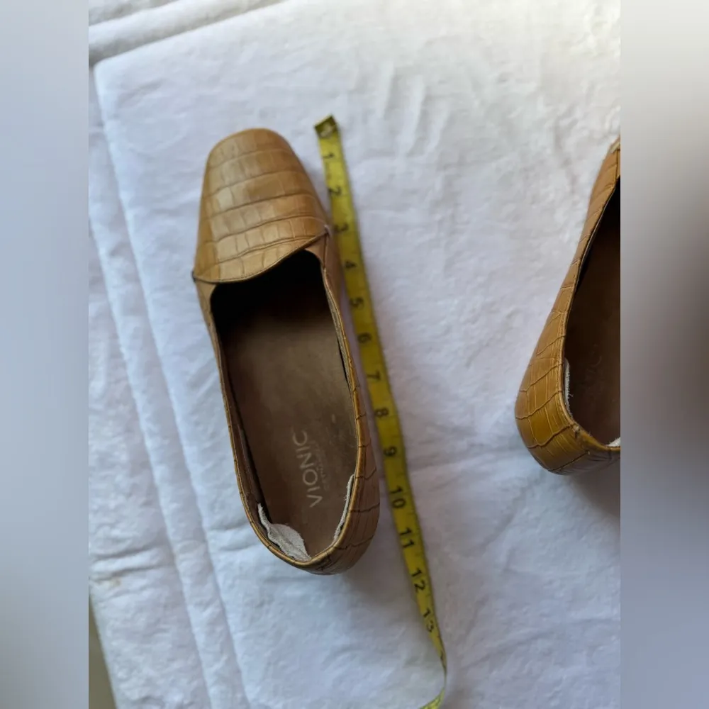Vionic  Leather Croc Embossed Clark Loafer Flat, Size 9.5 Tan - Image 10