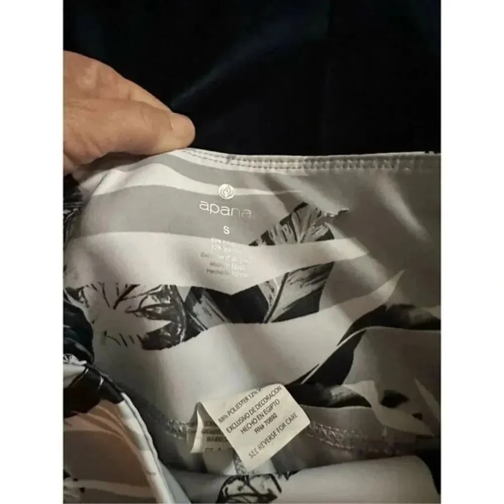 Apana Floral Capri Leggings Size Small - Image 4