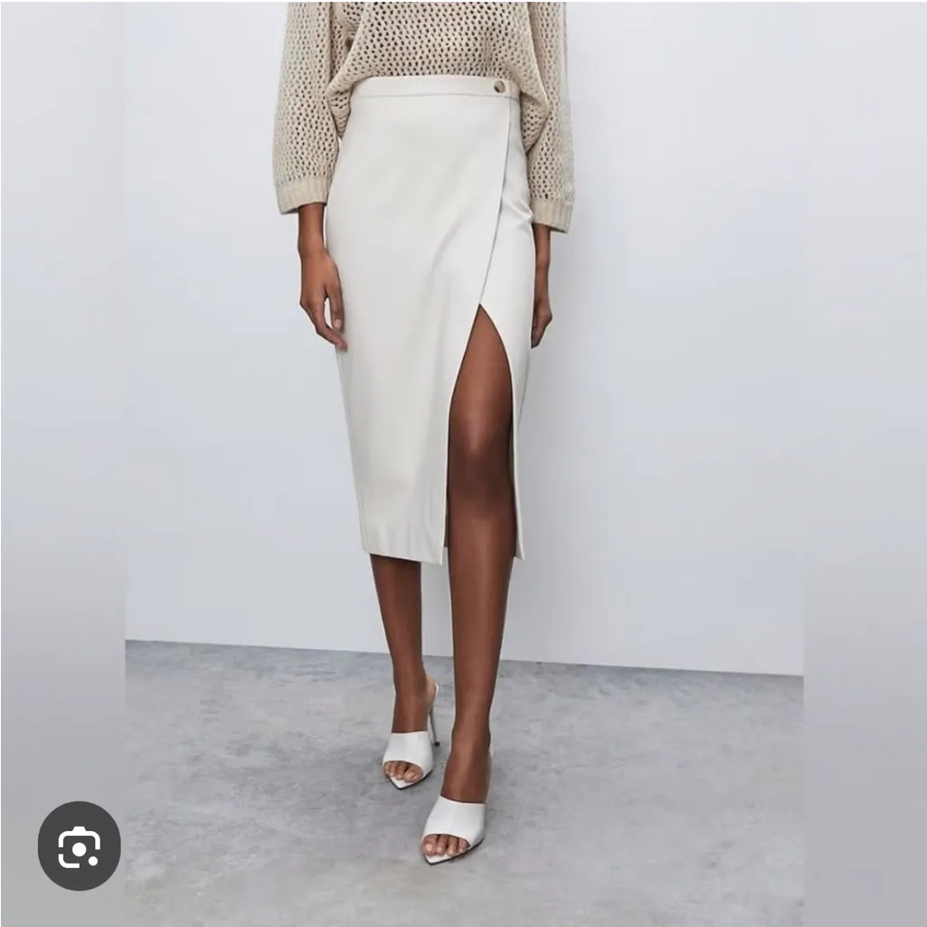 Babaton Cream Pencil Skirt Size 0 High rise Wrap Style in Bone - Image 2