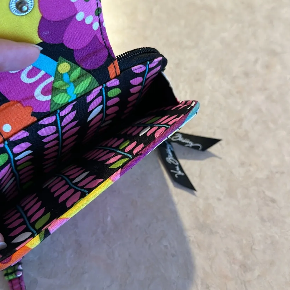 GUC Vera Bradley Va Va Bloom Wristlet wallet - Image 3