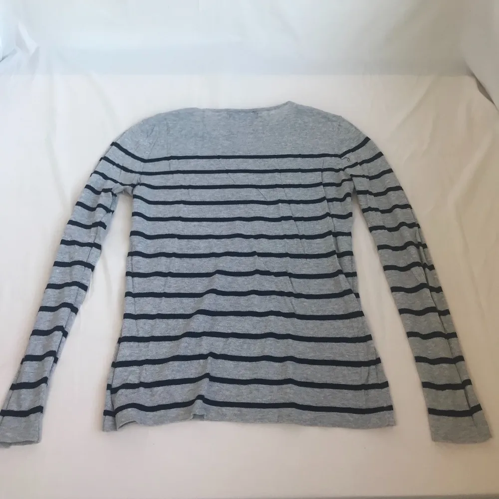 Forever 21 Small Navy Blue/Gray Striped Sweater - Image 3