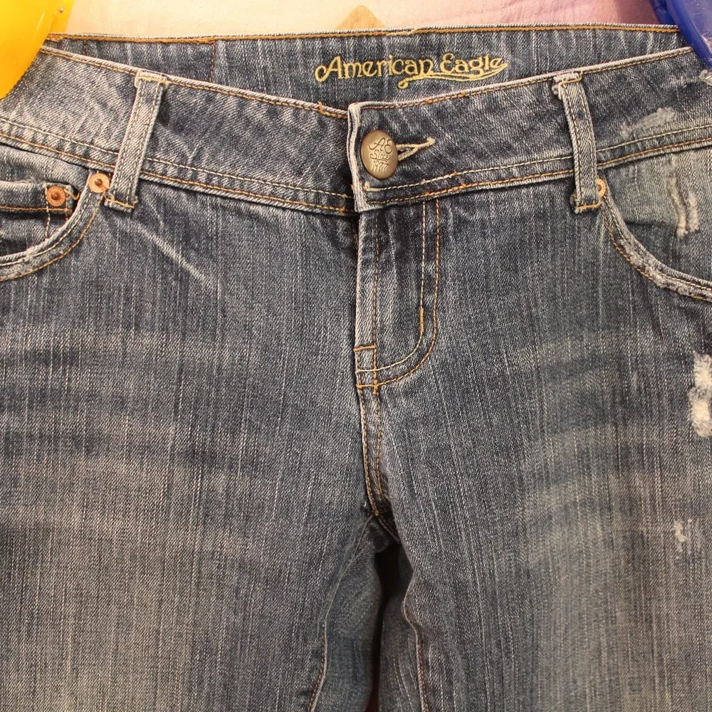 American Eagle Distressed Jeans Light wash Sz 8L - Image 3