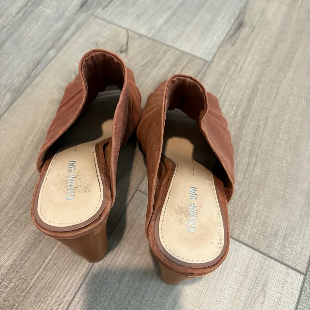 GIANNI BINI Korran‎ Crinched Leather Mule Wooden Block Heels Brown size 9 - Image 4