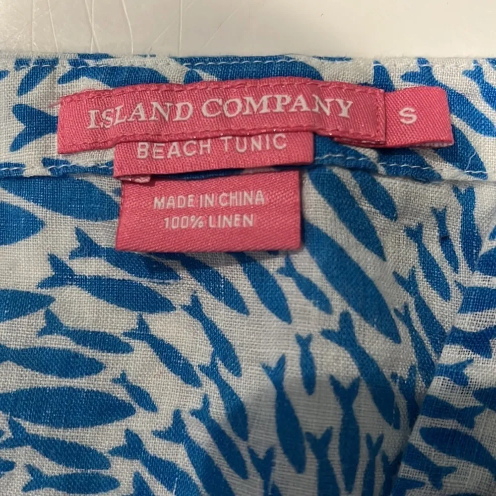 ISLAND COMPANY BEACH BLUE & WHITE WHALE COVERUP size small - Image 4