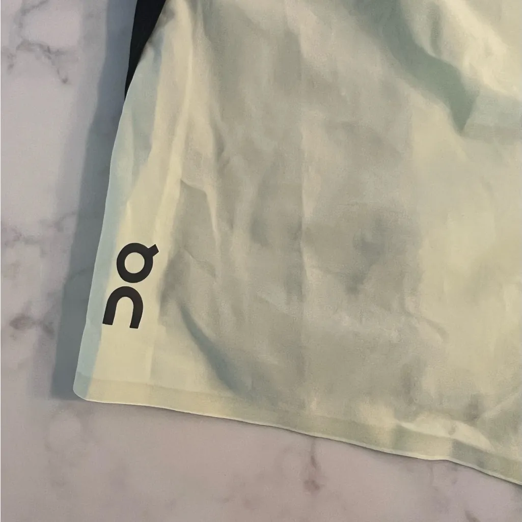 Women’s On Cloud On Running Shorts Running Active XS Green Black EUC - Image 4