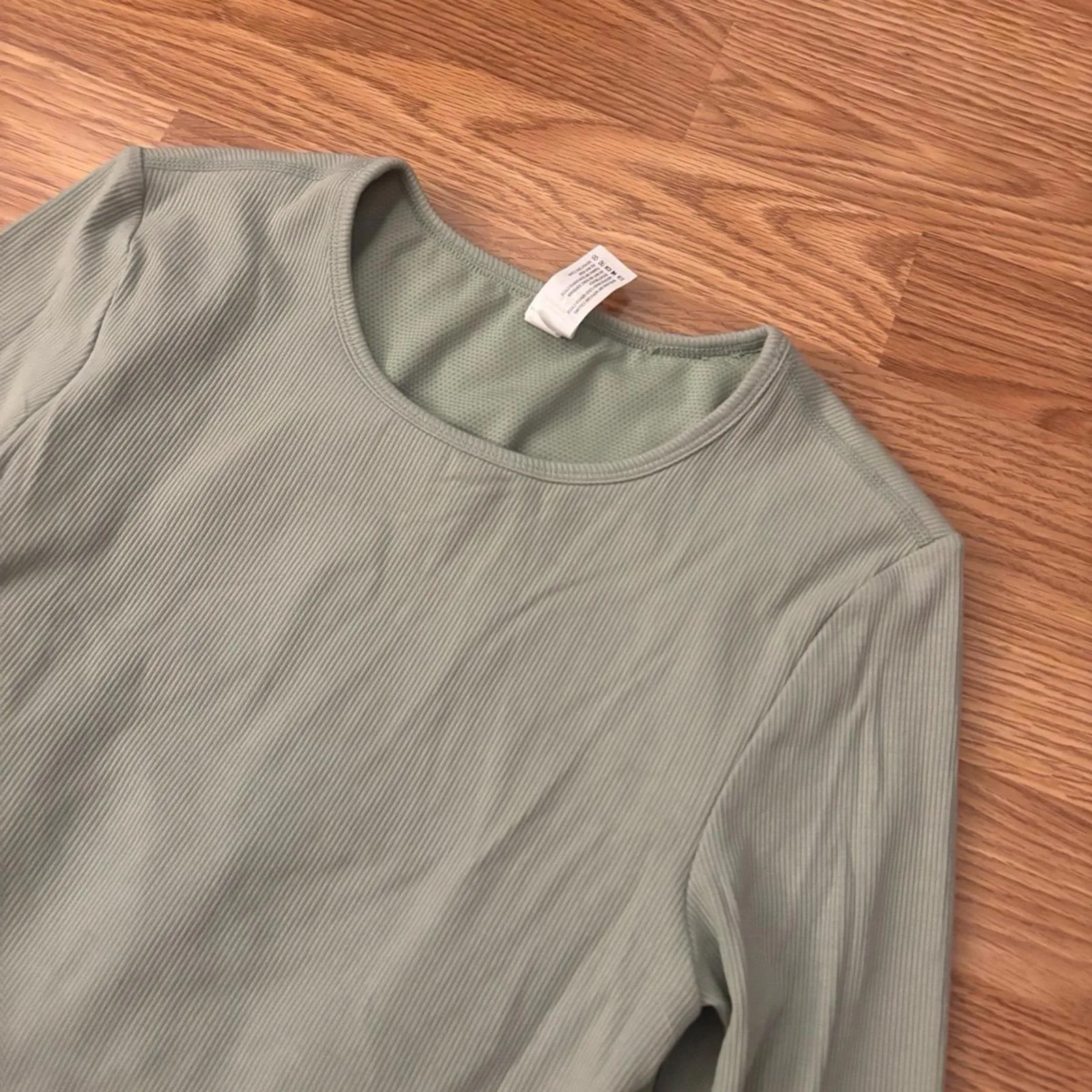 Yogalicious Rib Long Sleeve Crop Top Size Medium - Image 8