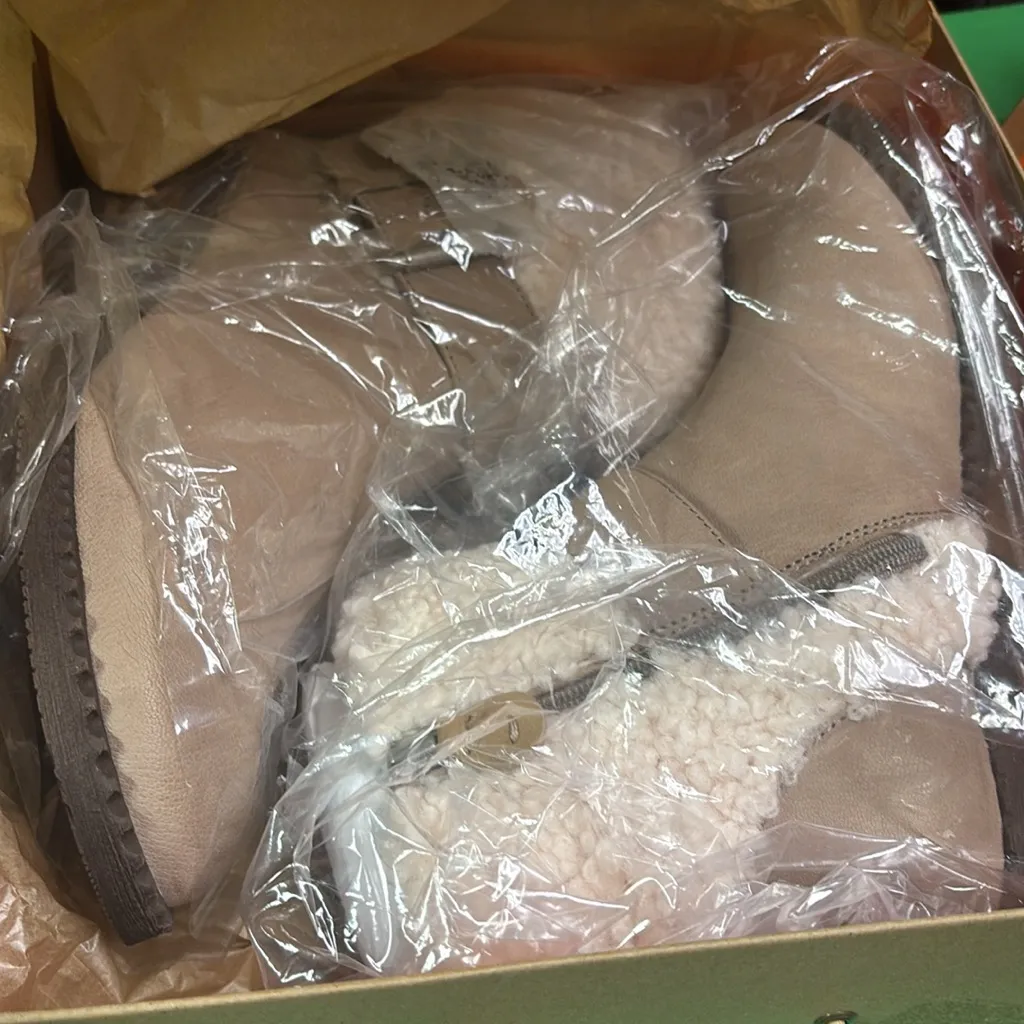 Gentle Souls by Kenneth Cole Best Slit Moto Cozy Mushroom 9M - Image 12