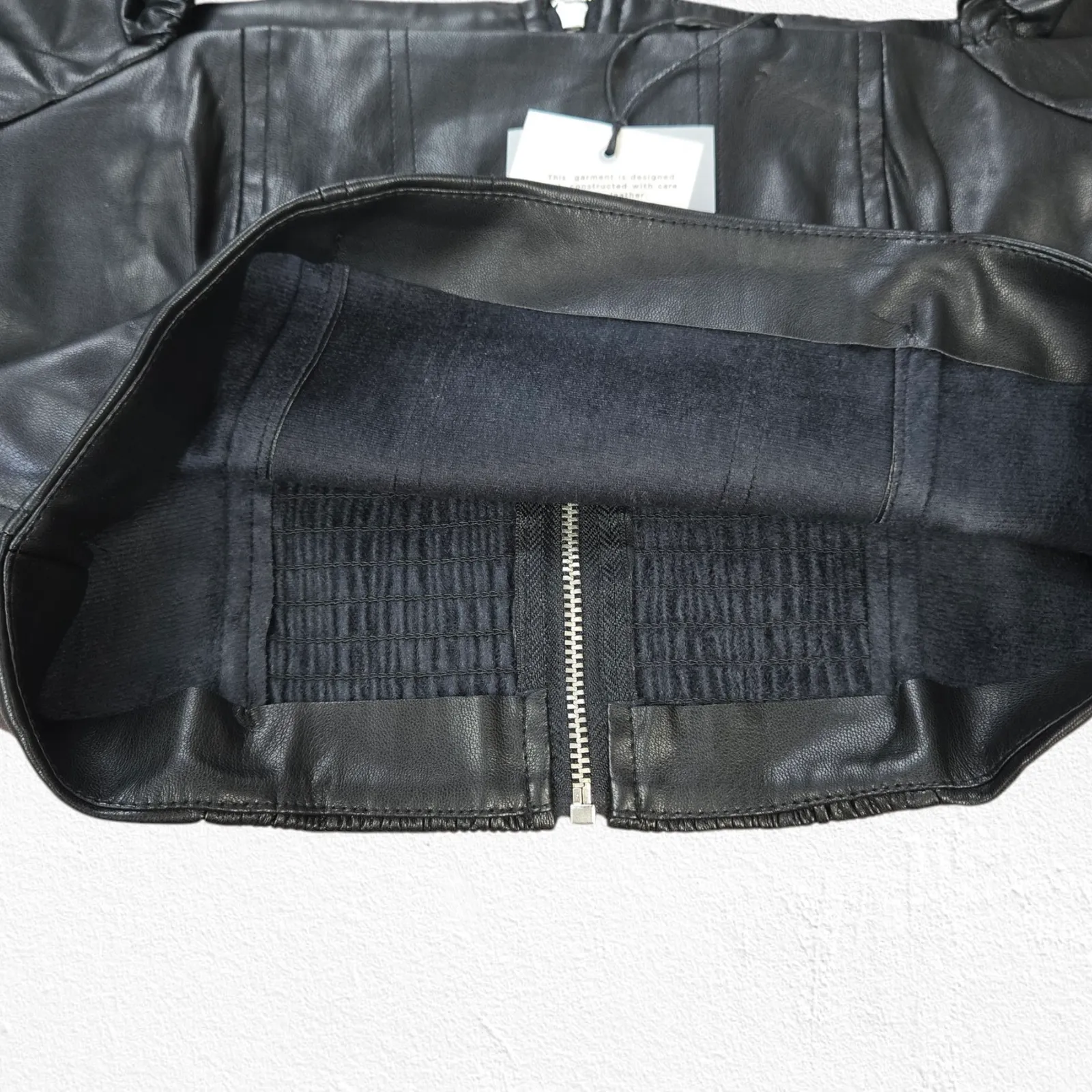 7 For All Mankind Black Faux Leather Puff Sleeve Smocked Corset Top Size Small - Image 4