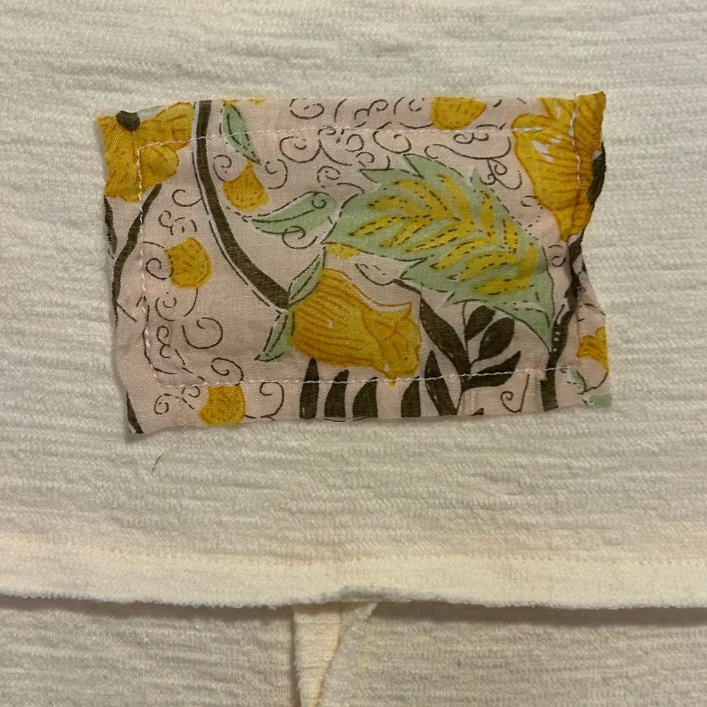 NWOT..Women’s POL Long Sleeve Buttery Cream Top Sunflower & Lace Pattern Large - Image 5